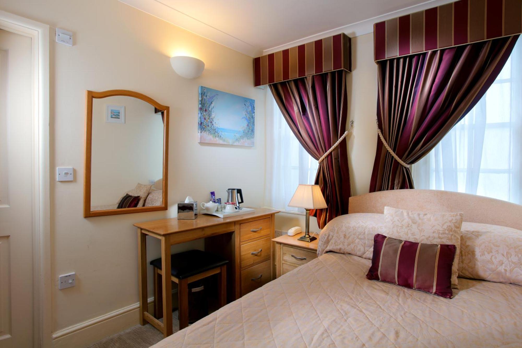 Dolphin Hotel Биър Екстериор снимка
