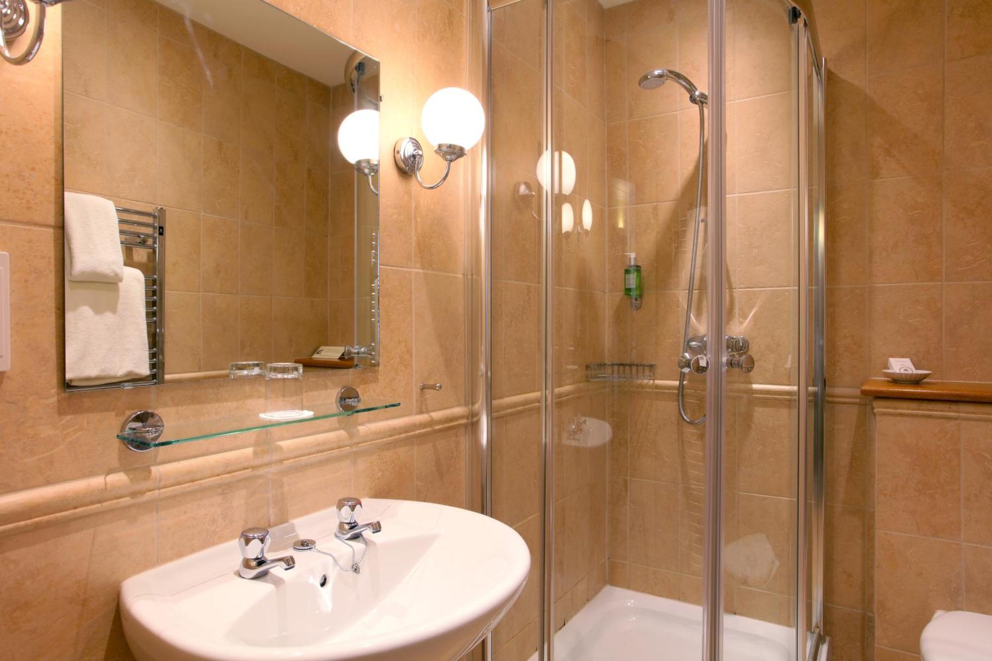 Dolphin Hotel Биър Екстериор снимка
